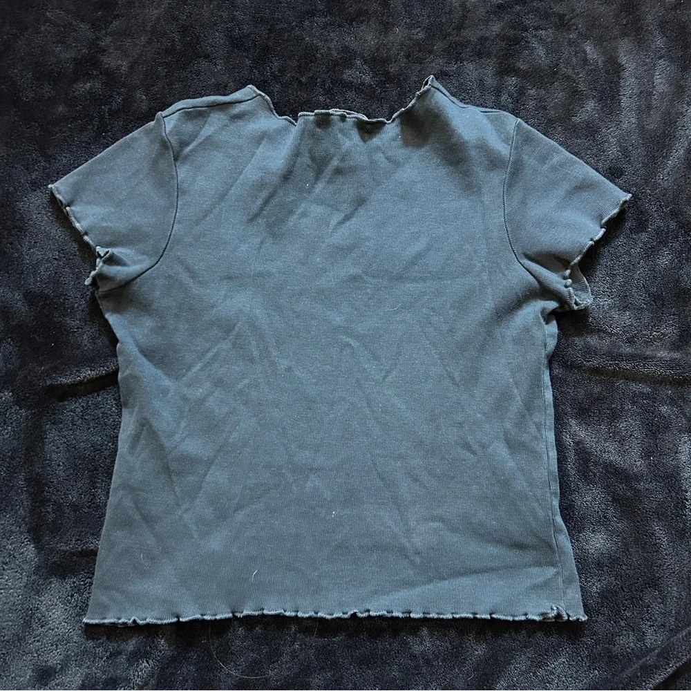 Brandy Melville Black Lettuce-Edge Baby Tee - Picture 2 of 4